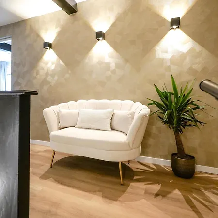 Beautiful With Loft דירה
